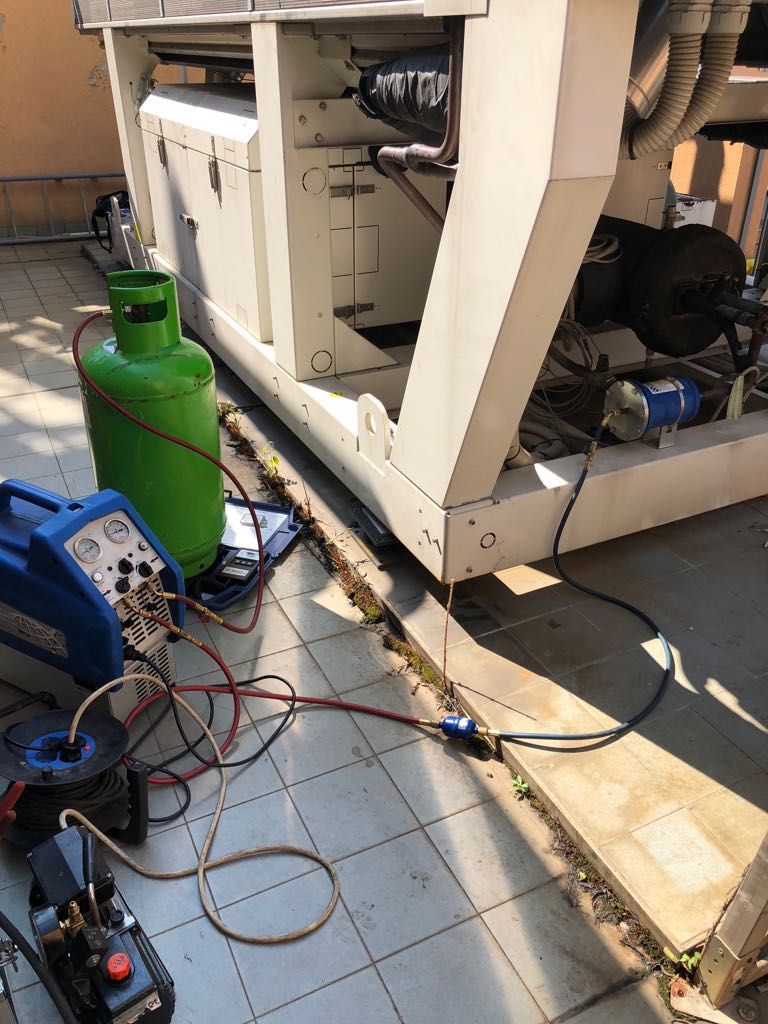 Recupero gas per riparazione circuito gruppo frigo